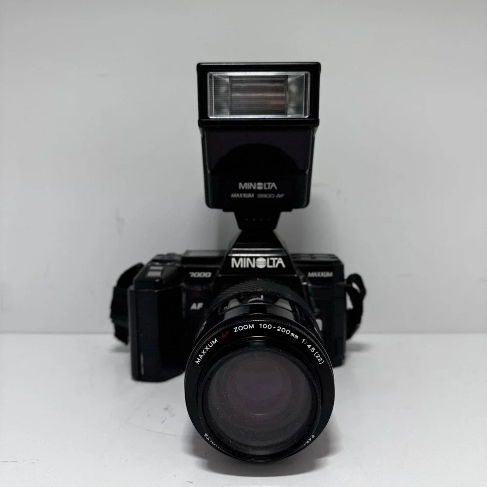 Minolta Maxxum 7000 35mm SLR Camera 100-200mm Lens 2800 AF Flash Targus Bag